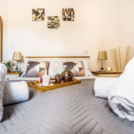 Mission Wave - Venture Apartment Staines-upon-Thames Ngoại thất bức ảnh