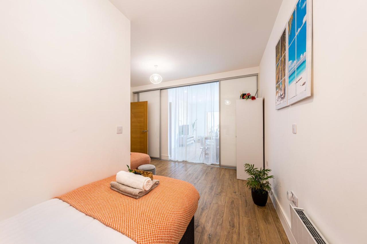 Mission Wave - Venture Apartment Staines-upon-Thames Ngoại thất bức ảnh