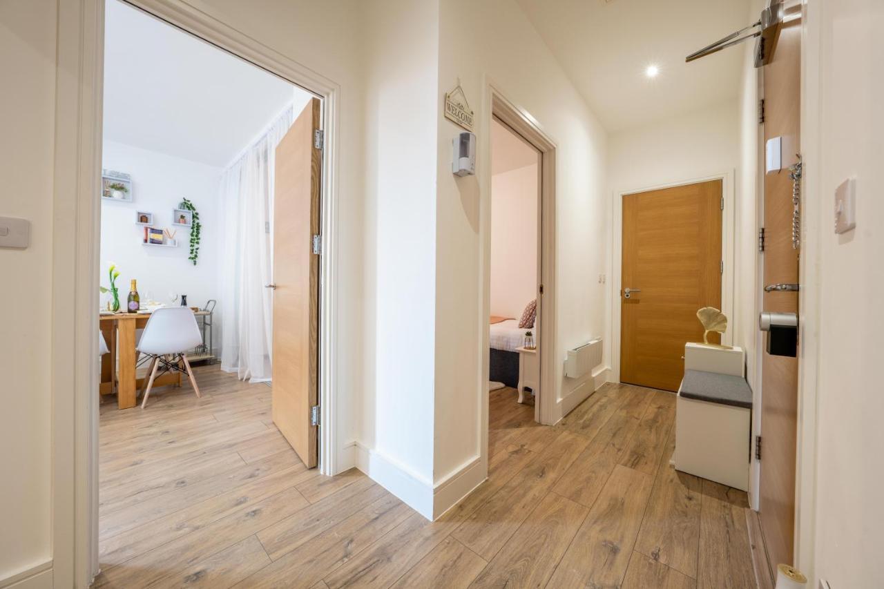 Mission Wave - Venture Apartment Staines-upon-Thames Ngoại thất bức ảnh