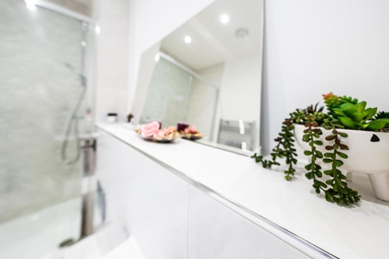 Mission Wave - Venture Apartment Staines-upon-Thames Ngoại thất bức ảnh